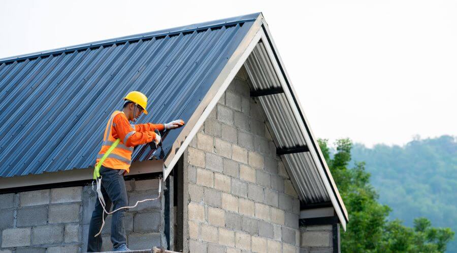 Professional gutter cleaning in Mark, IL